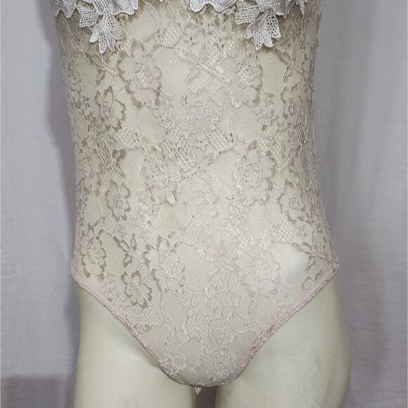 BLUSH BEIGE LACE BODYSUIT FLORAL APPLIQUE SHEER MESH SIZE SMALL - Picture 5 of 9